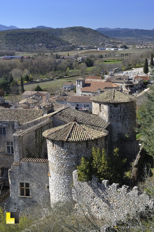 l'eglise de vogue depuis le chateau photo Pascal Blachier
