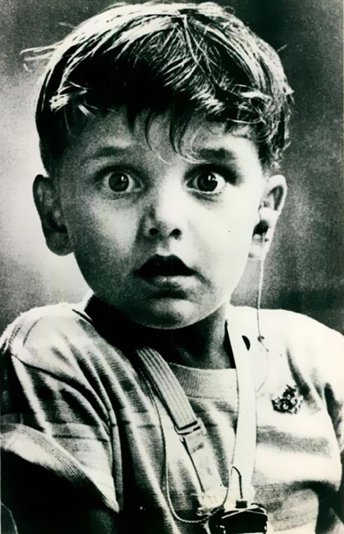 60 Inspiring Historic Pictures That Will Make You Laugh And Cry - Harold Whittles Hearing Sound For The First Time, 1974