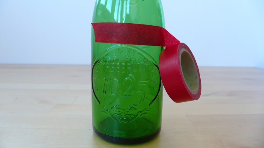 Convierte-un-botellin-en-un-candelabro