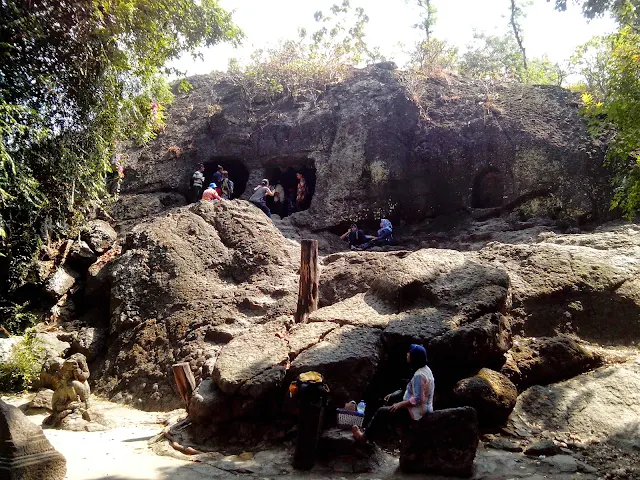 Foto Goa Selo Mangleng tampak dari bawah