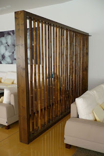 sekat ruangan minimalis dari bambu sederhana