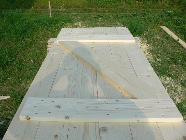 Window,Door: Self-made wooden shed door photos, DIY wood door pics