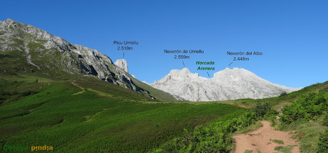 Subida a las Torres Areneras y a las Cuetos del Trave, pasando por el Refugio de Urriellu y el de Cabrones, en el Macizo Central de Picos de Europa.