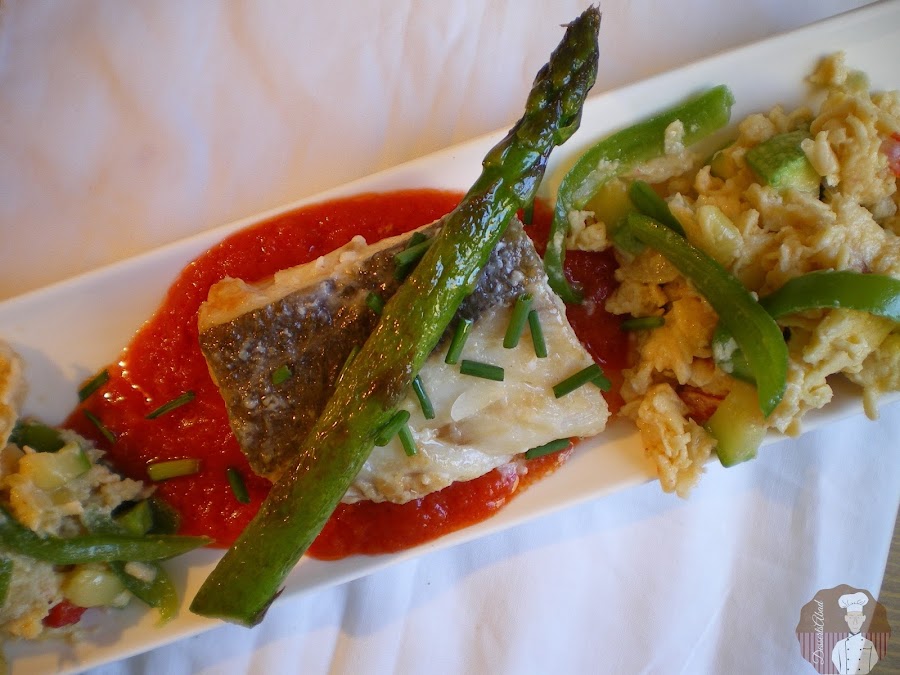 Revuelto de bacalao con verduras y tomate