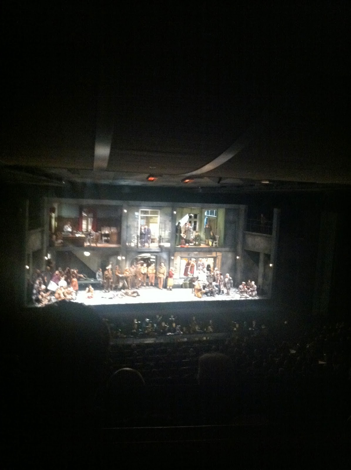 roamings-of-a-leo-santa-fe-opera-house