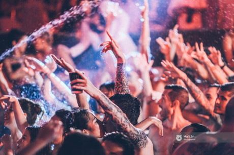 Pool party cuoi tuan - Con gai Ha Noi, khi muon sexy thi cung sexy het co! - Anh 19