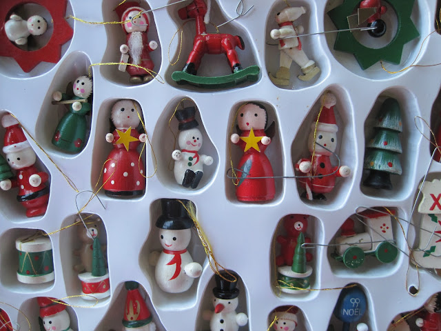 the vintage umbrella: vintage Christmas wreath