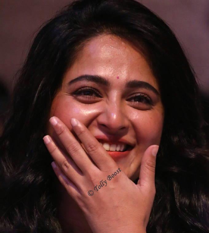 Hyderabad Actress Anushka Shetty Oily Face Closeup Gallery