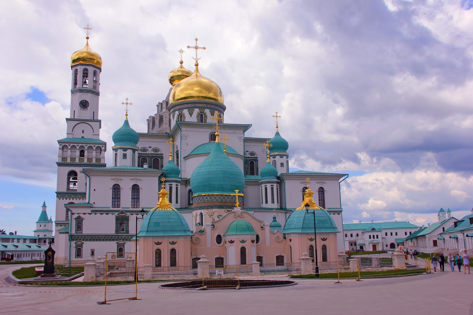 ставропигиальный мужской монастырь русской православной церкви. сретенский ставропигиальный мужской монастырь, москва. новоиерусалимский монастырь зимой вечером. воскресенский собор новоиерусалимского монастыря храм. истра новый иерусалим монастырь.