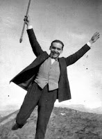 Federico García Lorca saltando alegre
