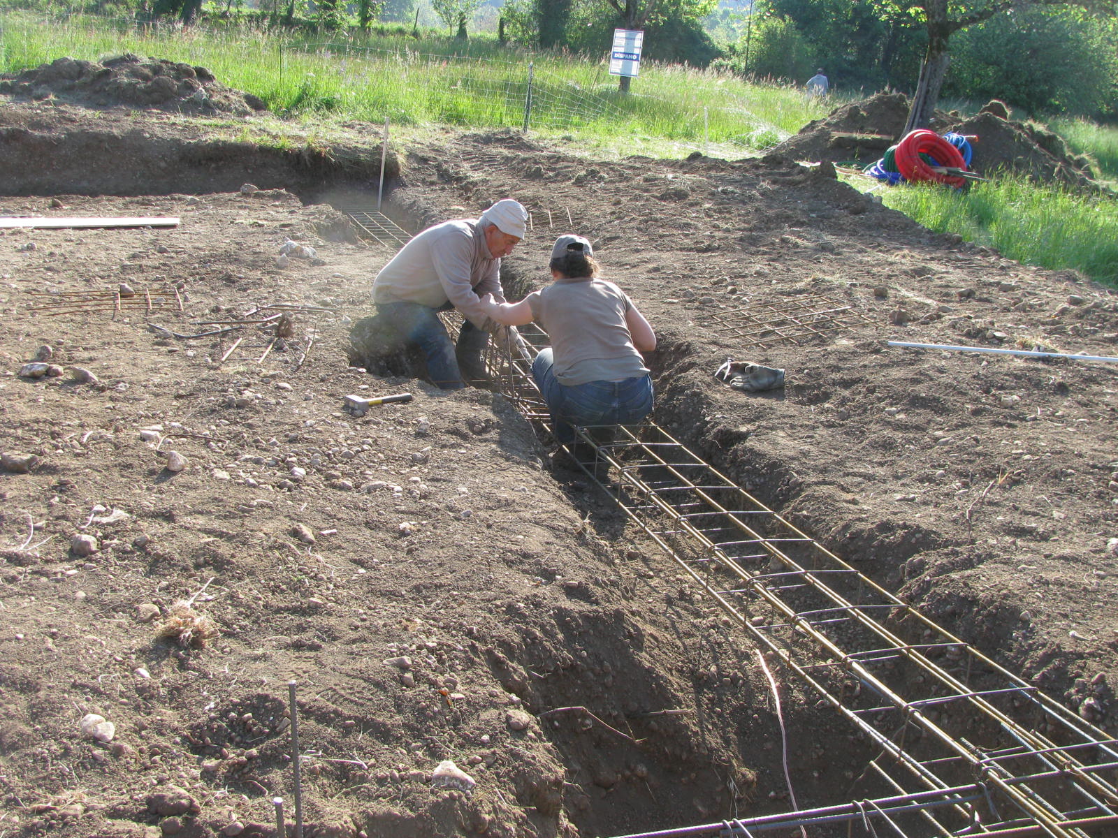 Autoconstruction d'une maison poteau poutre et paille dans