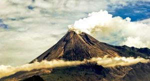 Gunung Paling Berbahaya Didaki di Indonesia