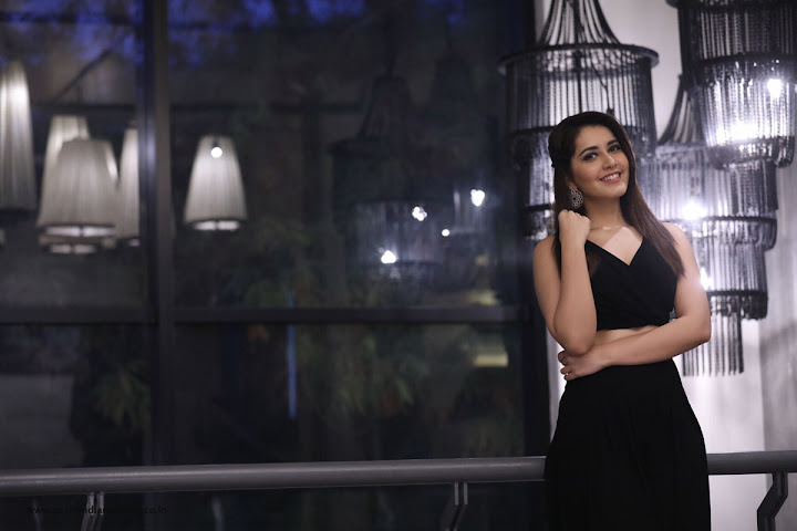 Raashi Khanna at the launch of Dr Copper Water Bottles