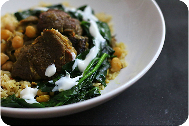 Lamm mit Sambhar Masala, Spinat, Kichererbsen und Joghurt auf Vadouvan-(Vadagam)Reis | Arthurs Tochter Kocht von Astrid Paul Lamm mit Sambhar Masala, Spinat, Kichererbsen und Joghurt auf Vadouvan-(Vadagam)Reis | Arthurs Tochter Kocht von Astrid Paul