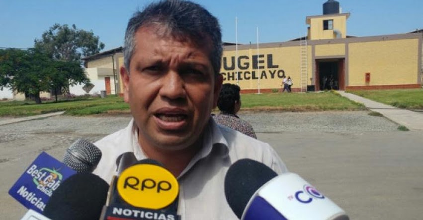 Dos mil 500 estudiantes afectados por problemas de desagüe y basura en la UGEL Chiclayo Dos mil 500 estudiantes afectados por problemas de desagüe y basura en la UGEL Chiclayo