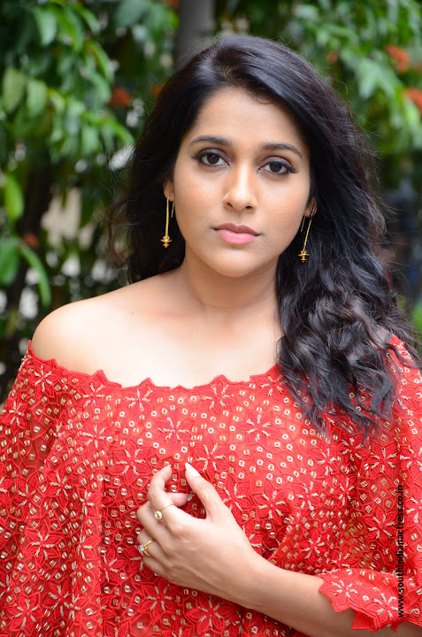 Rashmi Gautam at Next Nuvve Movie Trailer Launch