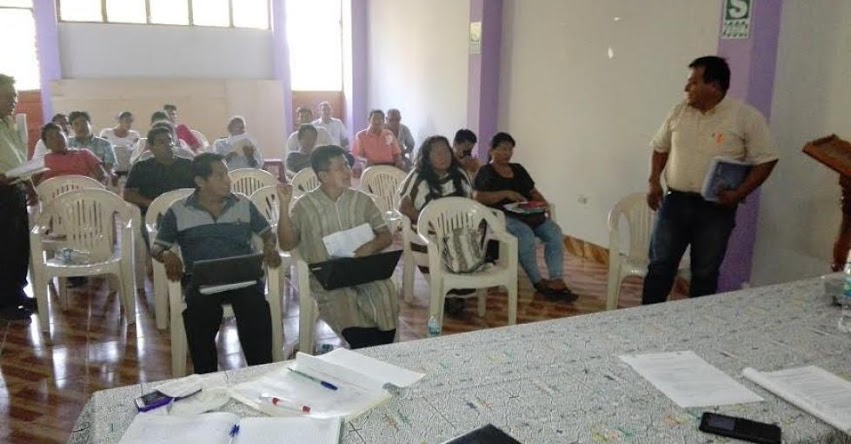 Director de la UGEL Atalaya expone ante dirigentes magisteriales y líderes indígenas el desarrollo del proceso de contratación docentes año escolar 2017 Director de la UGEL Atalaya expone ante dirigentes magisteriales y líderes indígenas el desarrollo del proceso de contratación docentes año escolar 2017