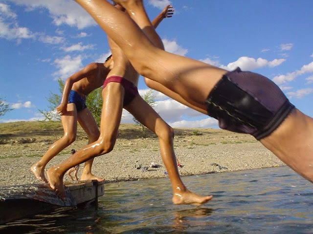 thai boys plunging