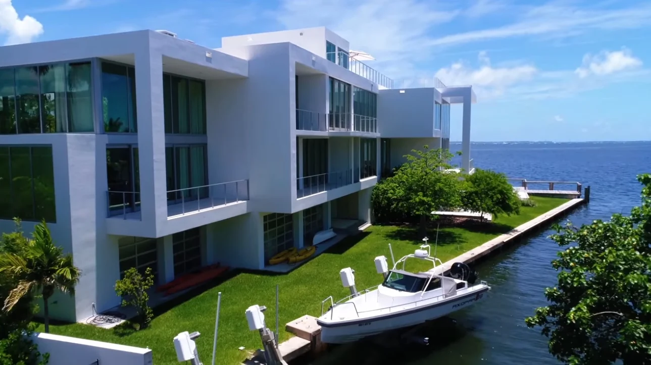 29 Photos vs. 3550 Matheson Ave | Miami - Contemporary Bayfront Property - Luxury Home & Interior Design Video Tour