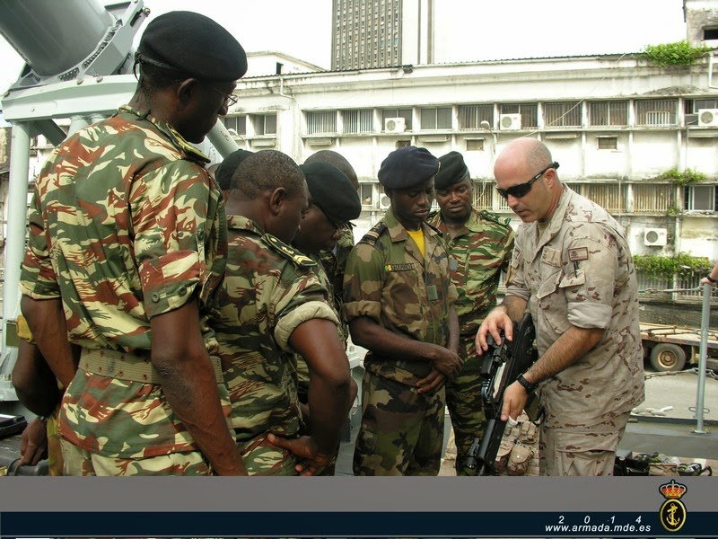 El patrullero ‘Infanta Elena’ adiestra a las fuerzas de Camerún.