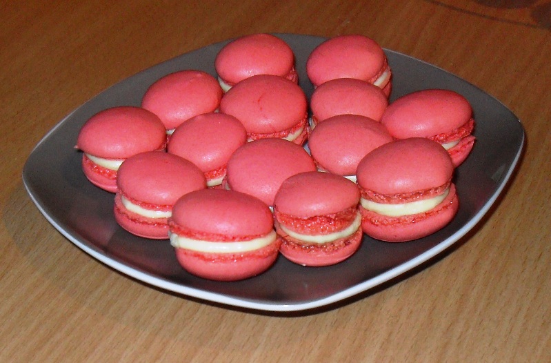 Sanna´s Hexenküche: (Erdbeer)-Macarons mit Vanillefüllung
