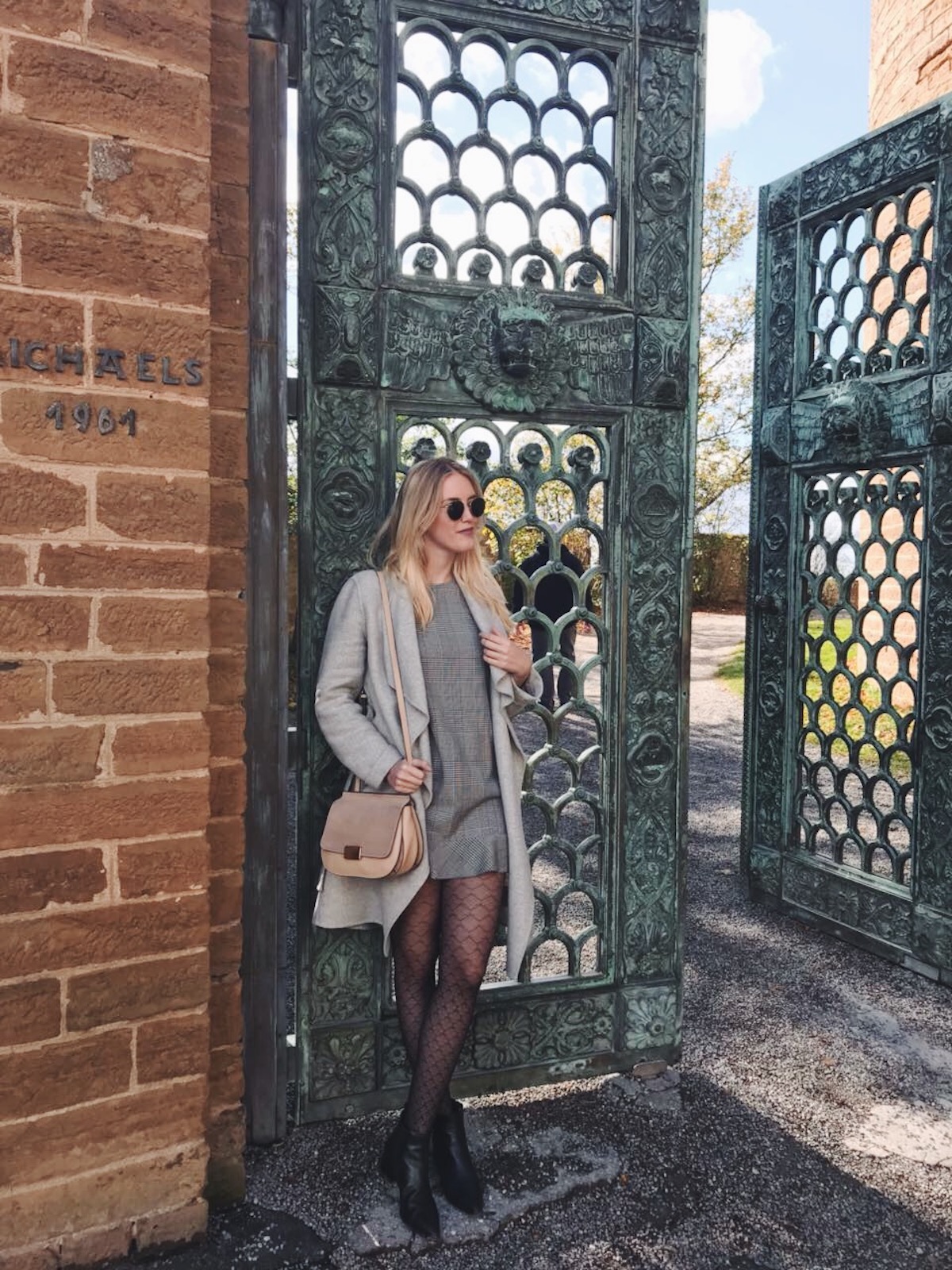 Fashion Stuttgart Blog Outfit Gambettes Box Erfahrungen Zara Kariertes Kleid Lace Strumpfhosen Tights