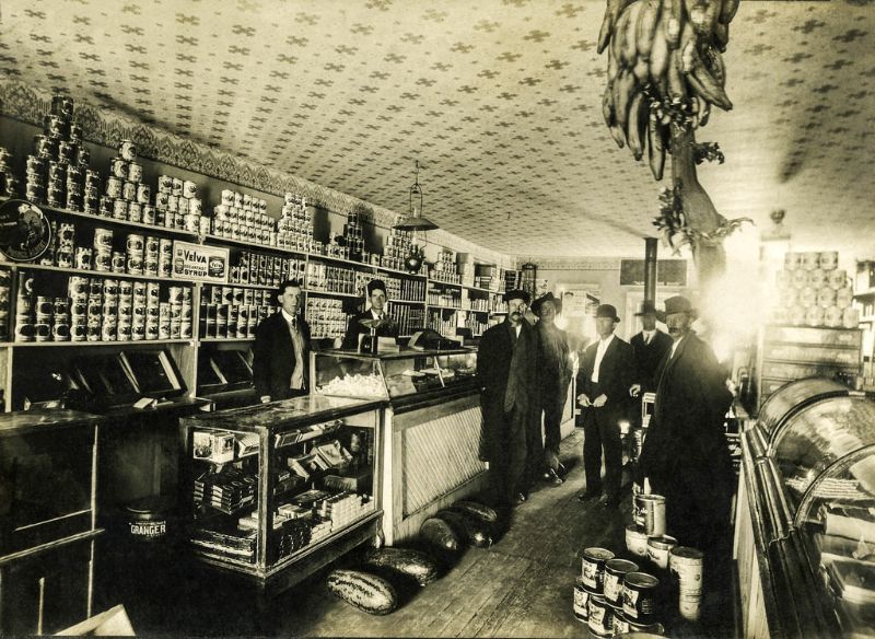 35 Cool Pics Show the Inside of Stores in the Early 20th Century