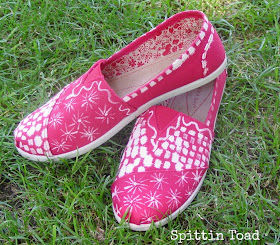 Spittin Toad: Painting Shoes with Bleach DIY