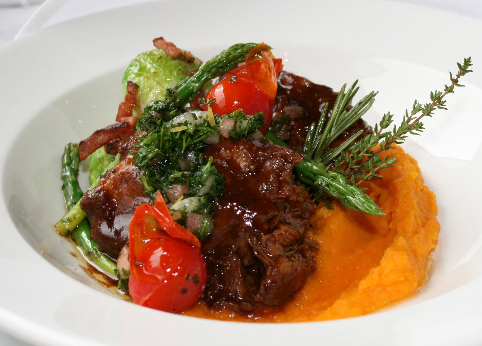 Food Bites Slow, red winebraised oxtail