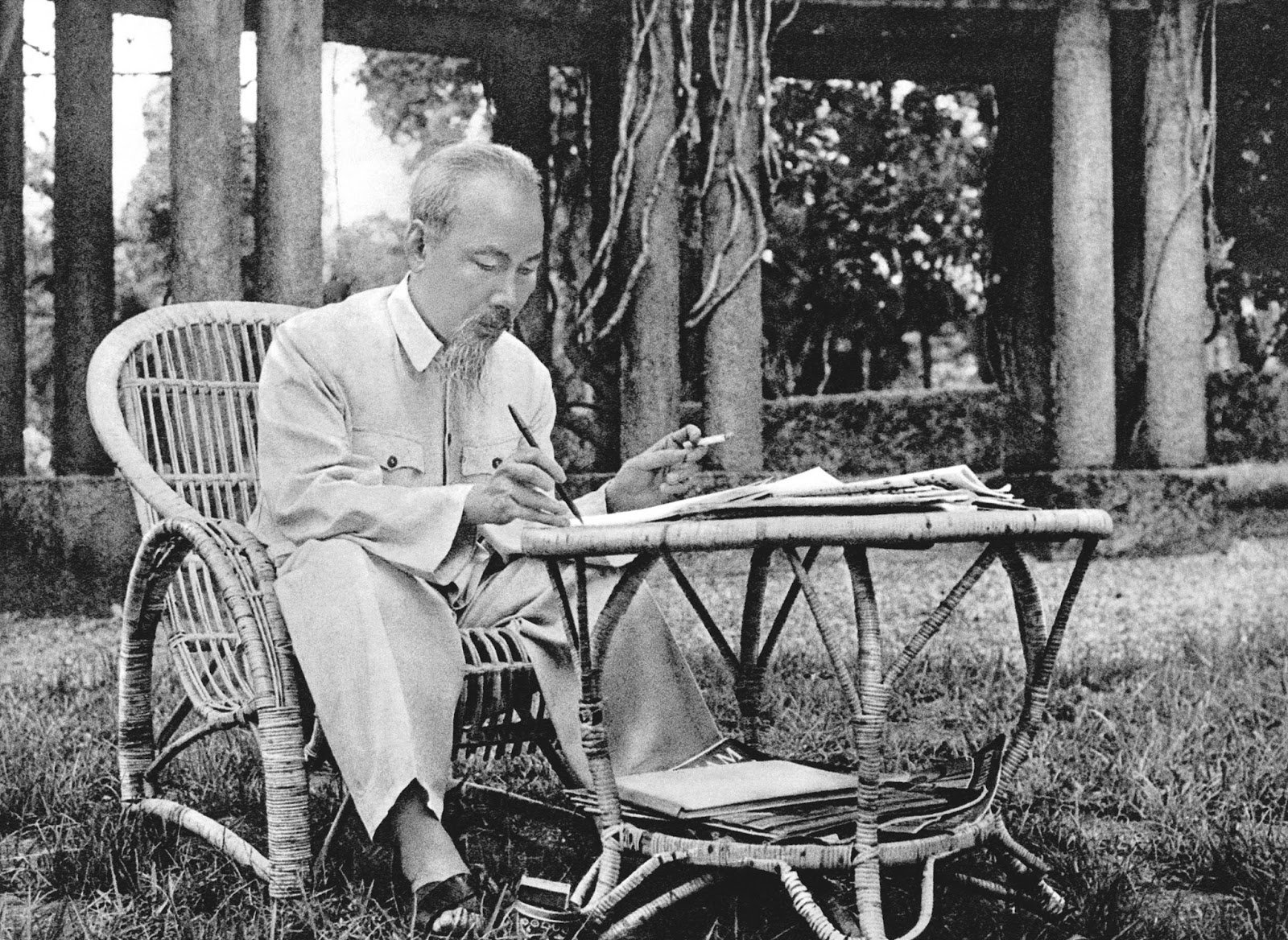 Kết quả hình ảnh cho Thế hệ trẻ chúng ta không ai may mắn được gặp Bác Hồ