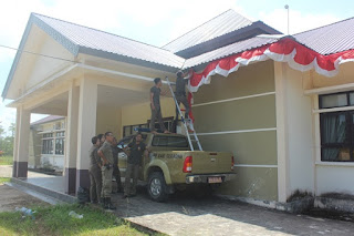 Jelang HUT RI, Personil Sat Pol PP Benahi Kantor Jelang HUT RI, Personil Sat Pol PP Benahi Kantor