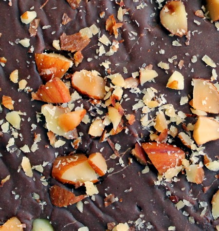 Last-minute chocolate fudge with almonds