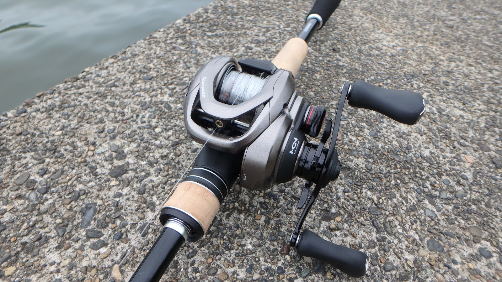 受賞店舗 【美品】シマノ (SHIMANO) ベイトリール 17 スコーピオンBFS