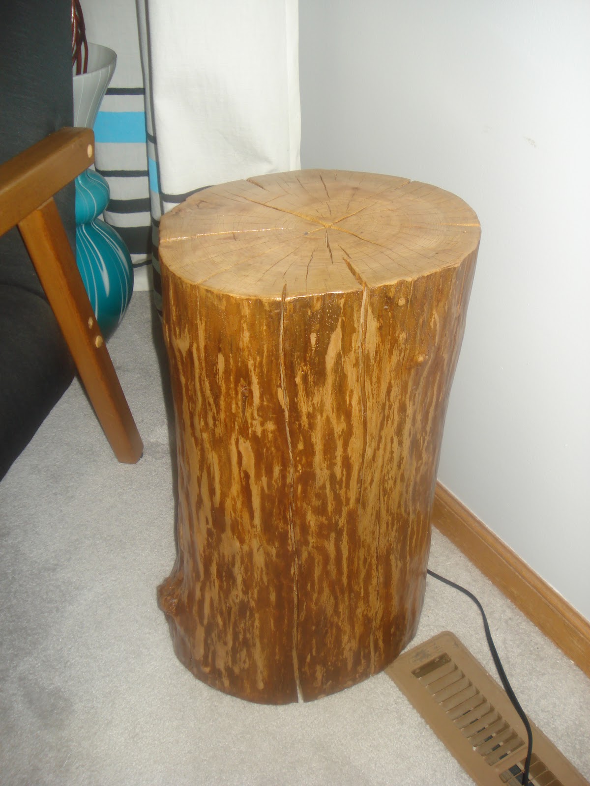 DandB Tree Stump Table