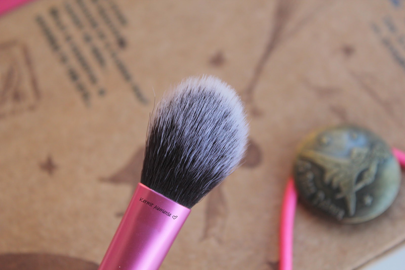 Кисть для хайлайтера real techniques setting brush. Real techniques 402 кисть. Real techniques setting brush. Real techniques кисть для хайлайтера. Кисть для хайлайтера real techniques setting brush.