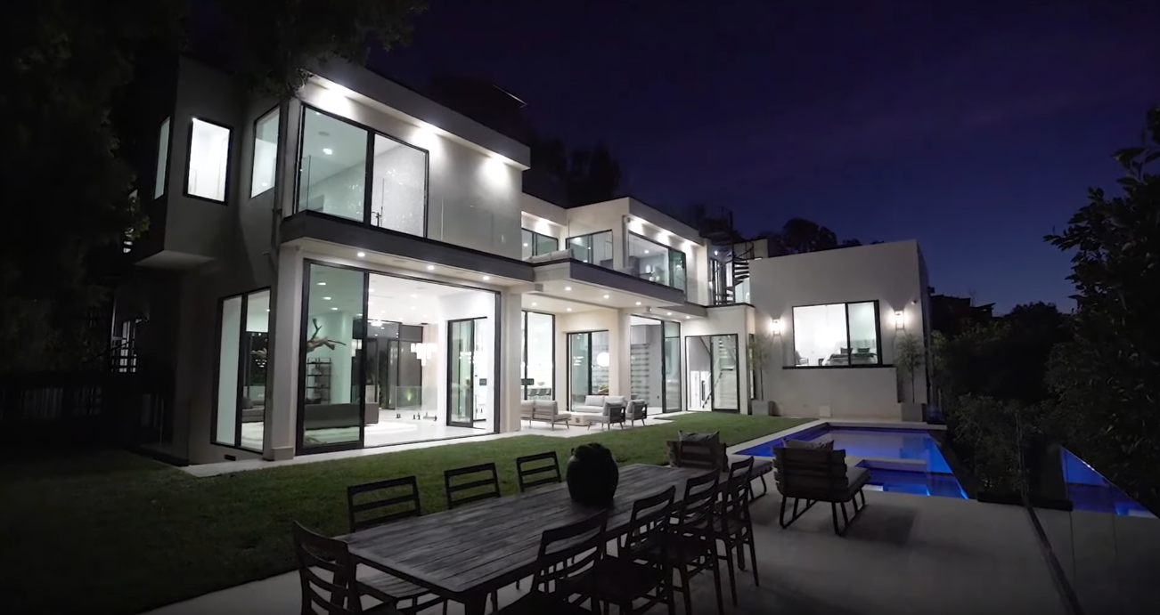 41 Photos vs. Modern Architectural Marvel in Beverly Hills, California | Sotheby's International Realty - Luxury Home & Interior Design Tour 41 Photos vs. Modern Architectural Marvel in Beverly Hills, California | Sotheby's International Realty - Luxury Home & Interior Design Tour