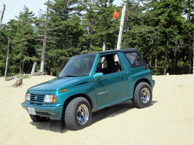 Suzuki Sidekick at dunes