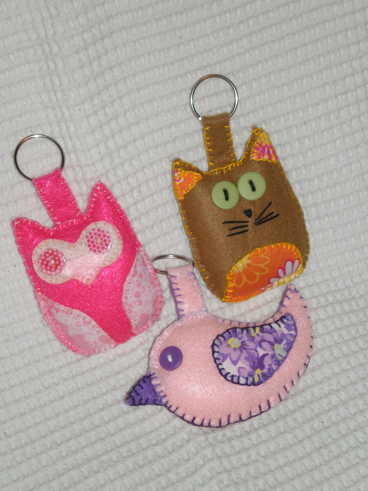 CRAFT BEE FELT KEYCHAINS