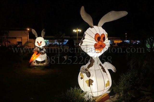 Indahnya Taman Lampion Jombang di malam hari