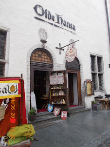 Tallinn local cuisine in Town hall square