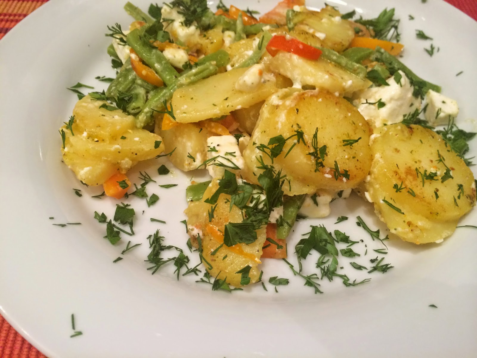 Fleischlos-lecker: Bratkartoffel-Bohnen-Pfanne mit Schafskäse