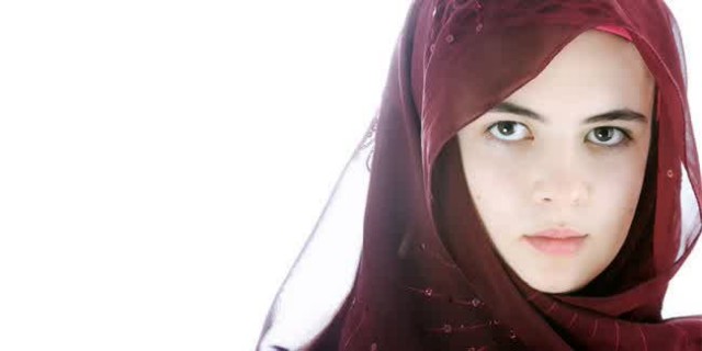 Waspadalah Ladies...!!! Resiko yang timbul akibat Langsung memakai Hijab ketika Rambut Masih Basah dari segi kesehatan