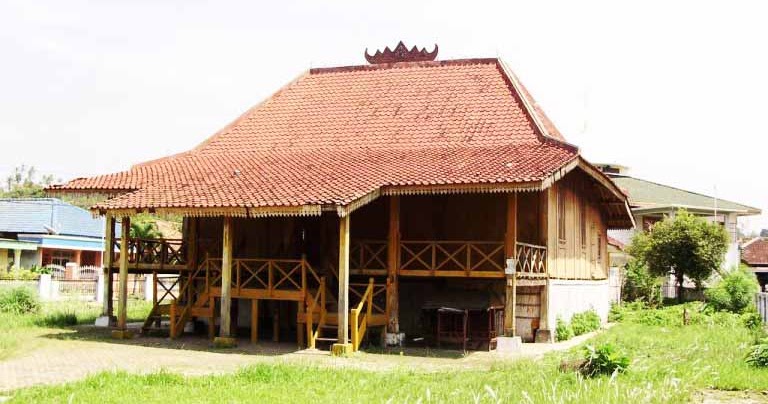 1St Community: Mengenal Rumah Adat Lampung (Nuwouw Sesat)