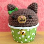 http://stuffsusiemade.nickalls.org/Kitty%20Cupcake%20Magnets%20Amigurumi%20Pattern%20.pdf