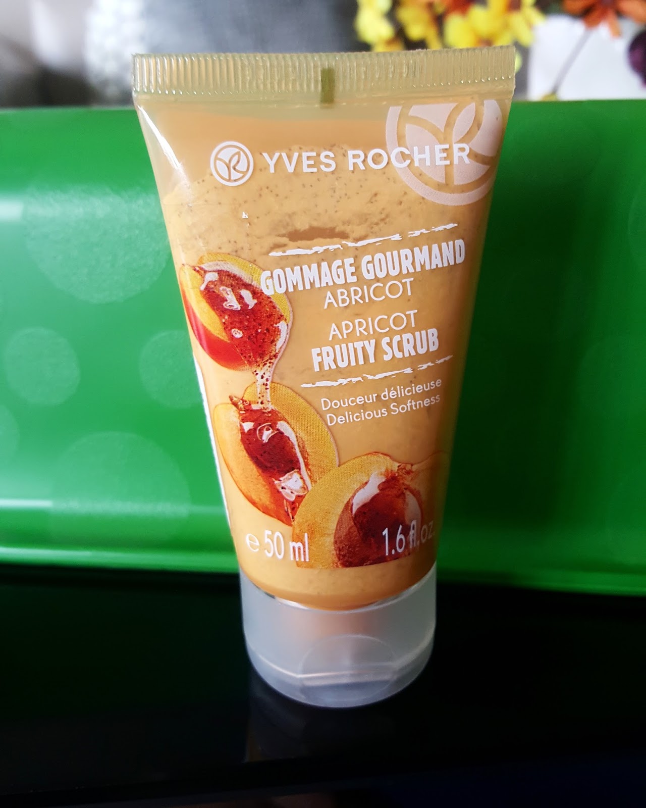 RIDZI MAKEUP YVES ROCHER APRICOT FRUIT SCRUB & NOURISHING LIP BALM REVIEW