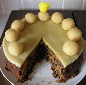 The Caked Crusader: Famous Faces’ Favourite Fancies – Fruit cake and