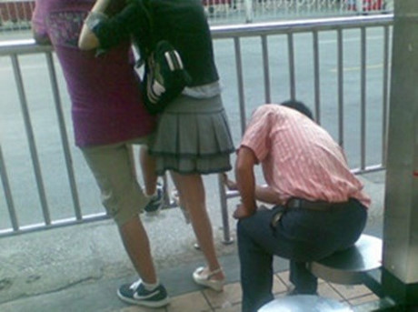 Canh giac chieu tro bien thai chup len “vung kin” phu nu - Anh 3