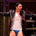 Raimondo Todaro è a teatro (senza pantaloni)