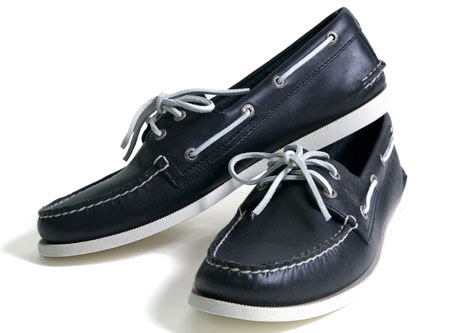 Stright From The Revolutionary: Sperry Topsiders Navy
