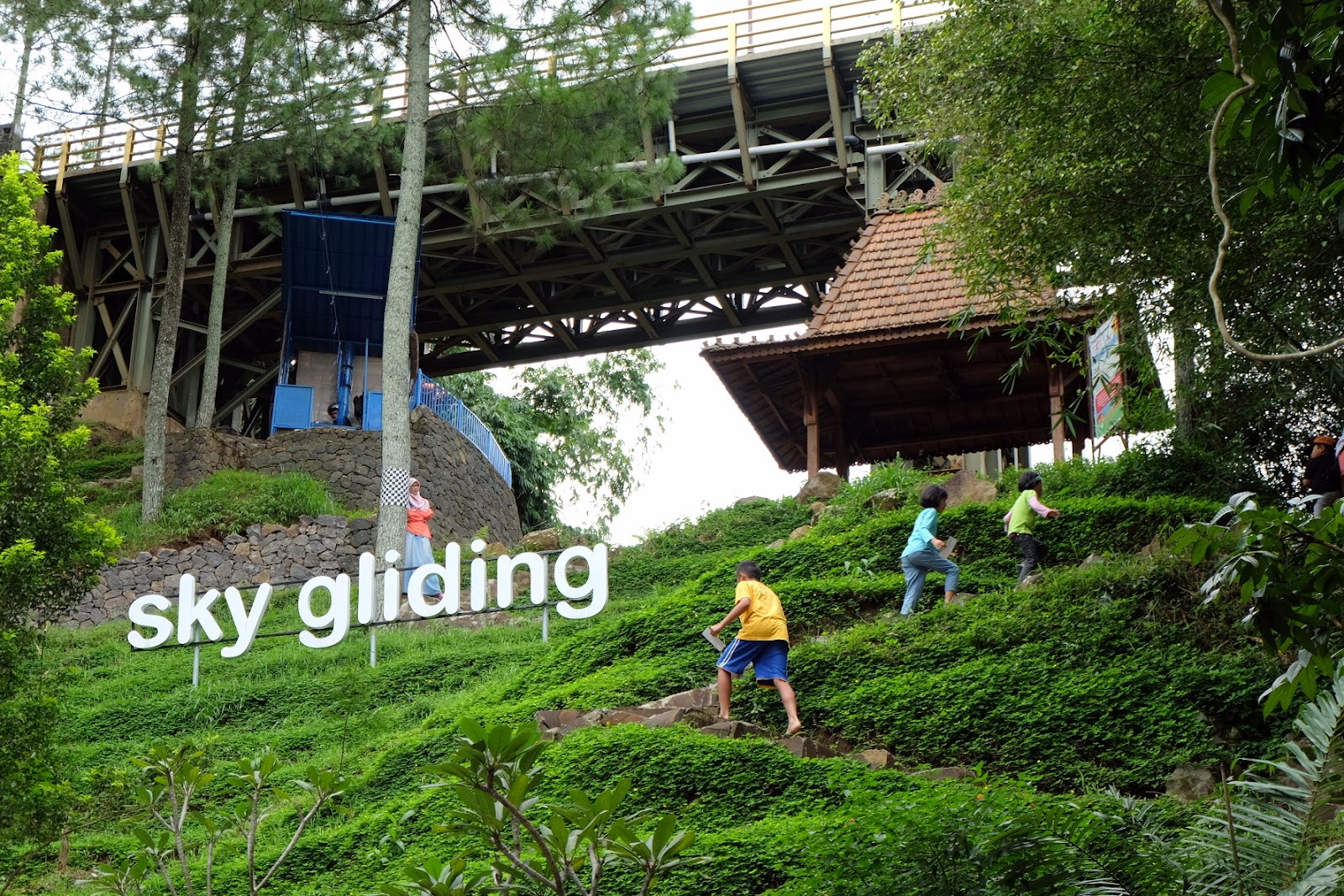 Hasil gambar untuk sky gliding dago dream park